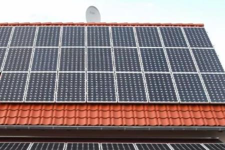 光伏發(fā)電板安裝費(fèi)一般是多少？幾萬元到十幾萬元！